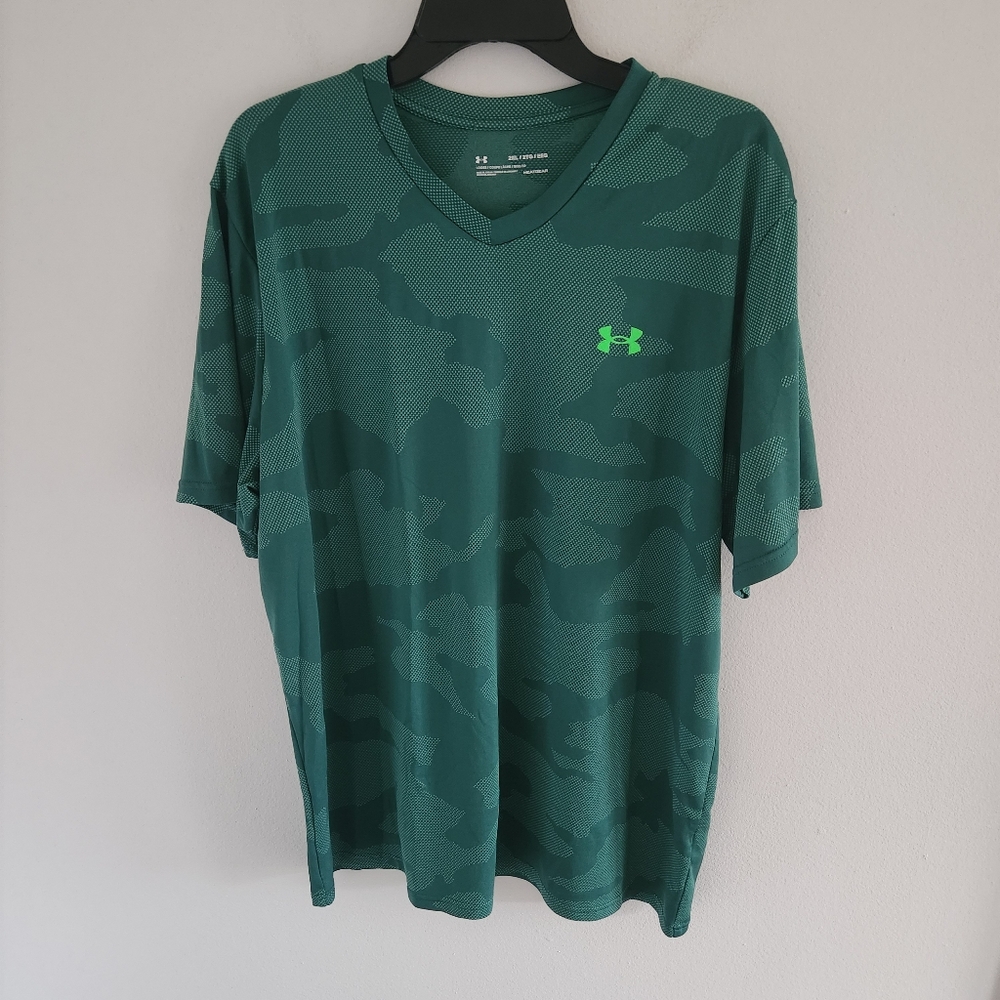 Under Armour Loose Heat Gear Green Camo V-Neck Tee Men's Size 2XL